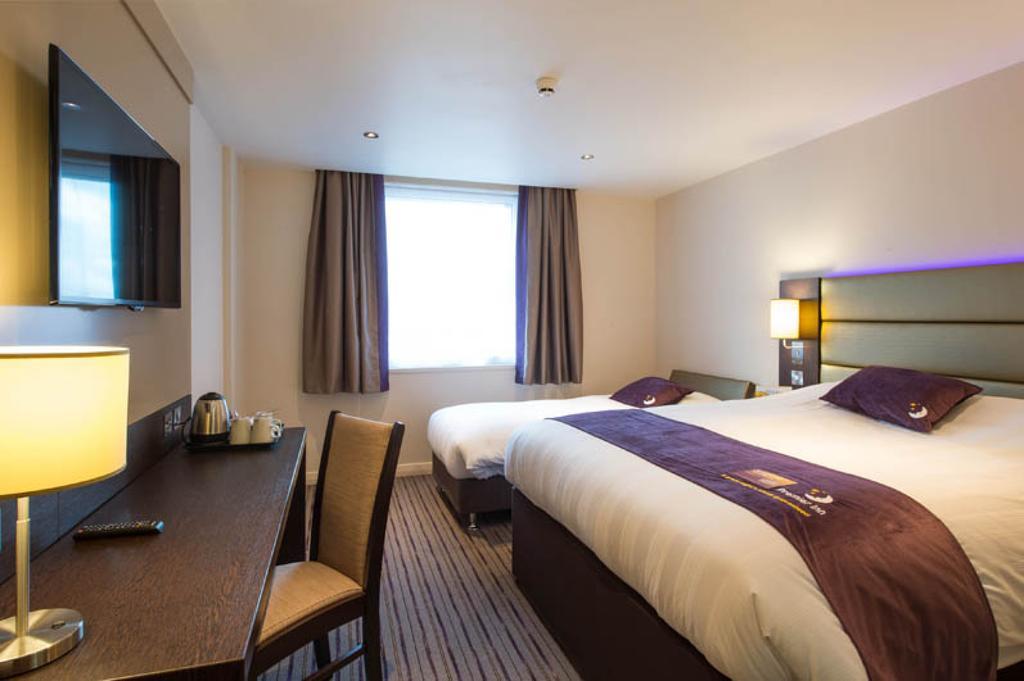 Premier Inn London Wandsworth 客房 照片