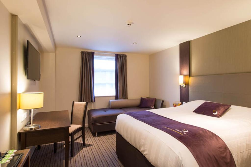 Premier Inn London Wandsworth 客房 照片