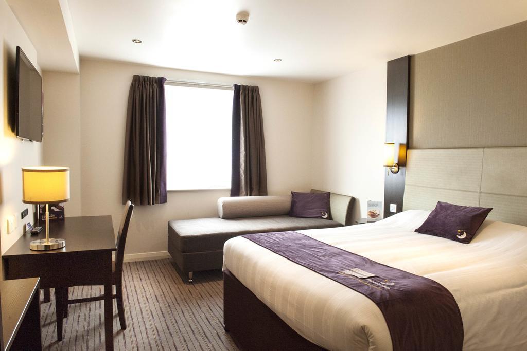 Premier Inn London Wandsworth 客房 照片